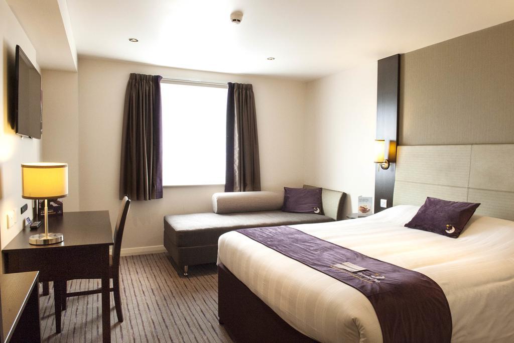 Premier Inn Basingstoke West Exteriér fotografie
