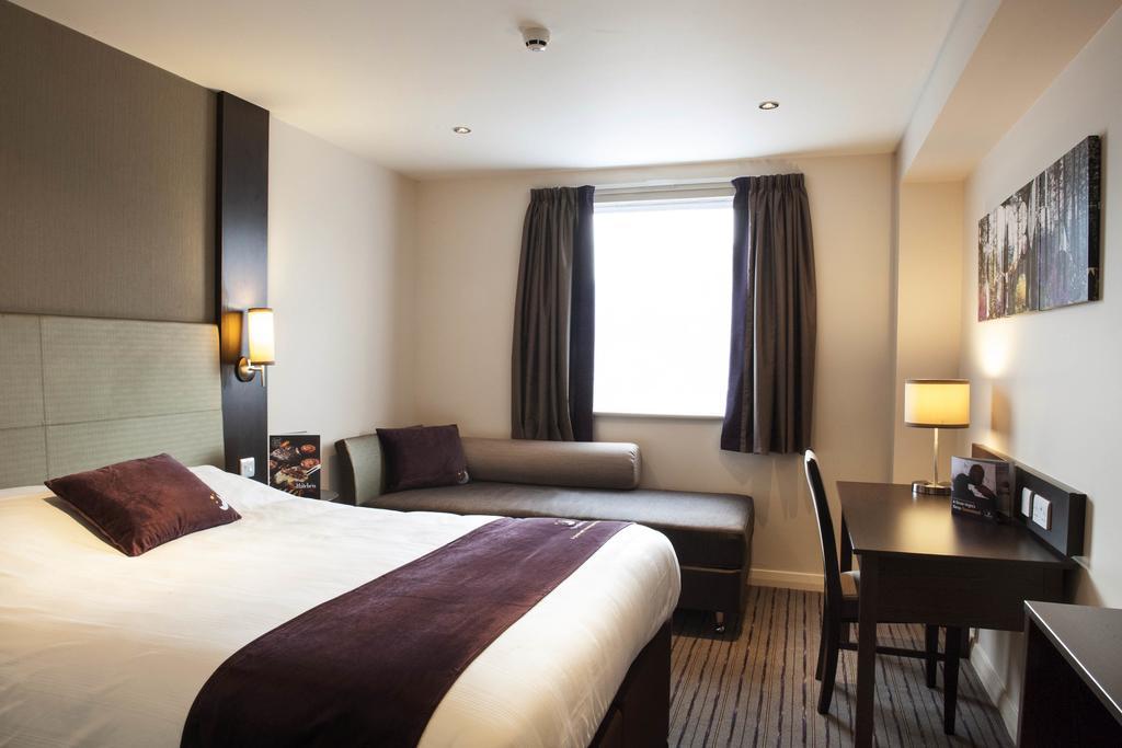 Premier Inn Basingstoke West Exteriér fotografie
